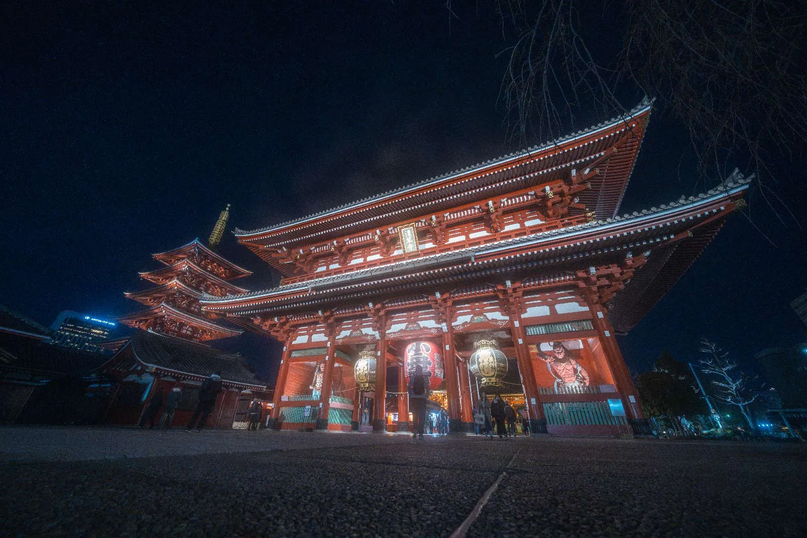 Templo Senso-ji en Asakusa, Tokio, de noche
