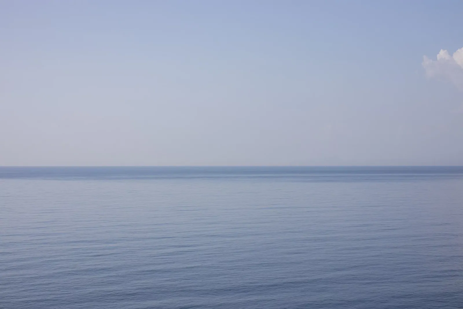 Seascape photo with a tilted horizon