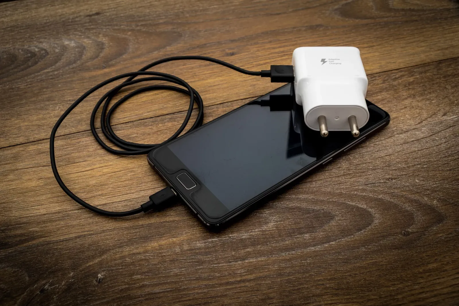 Travel plug adapter
