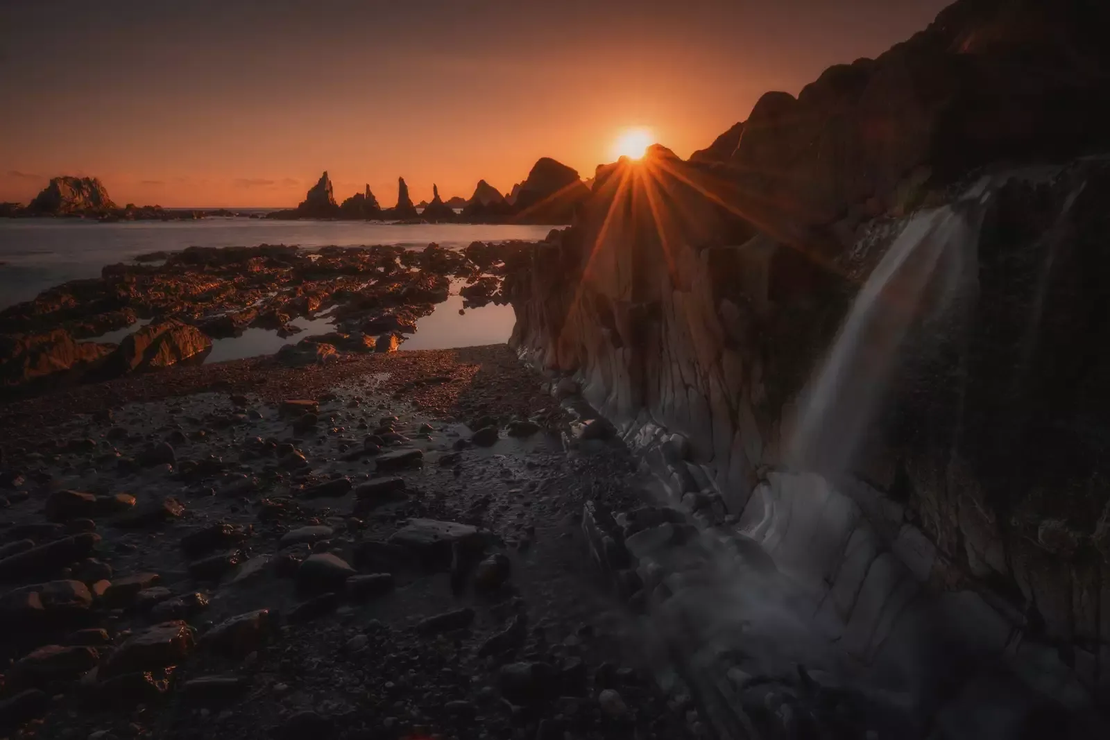 Playa de Gueirúa al amanecer, Asturias