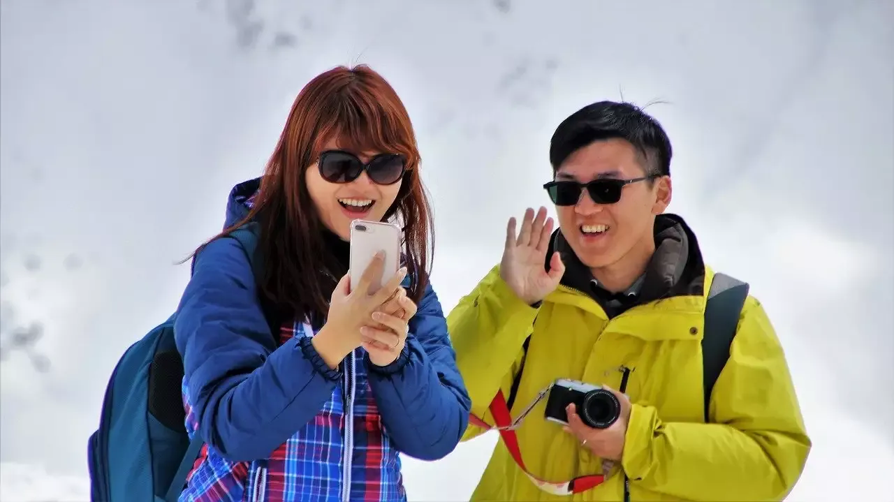 Tourists with sunglasses in the Icelandic winter