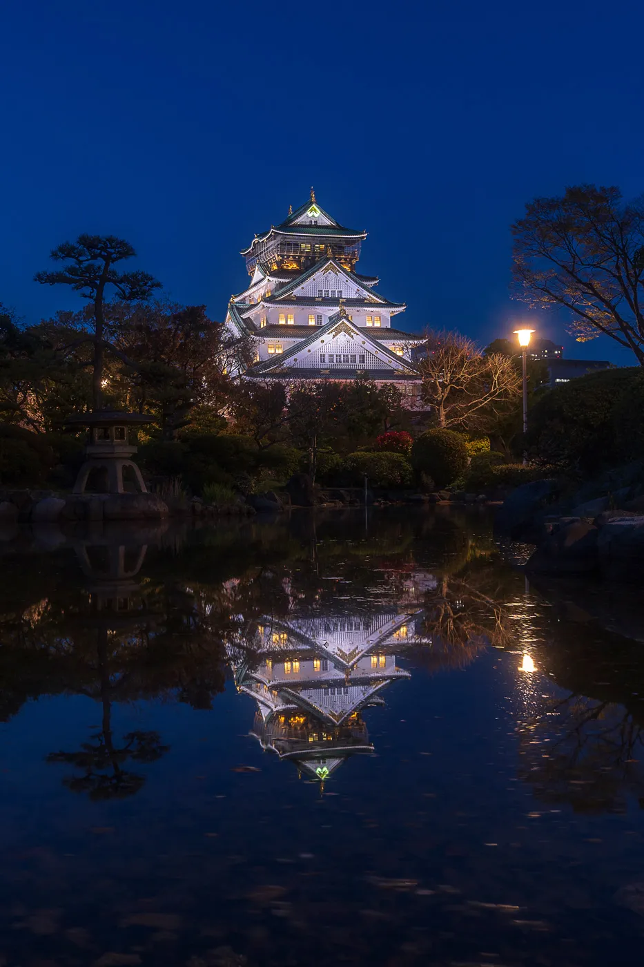 Osaka castle at dusk