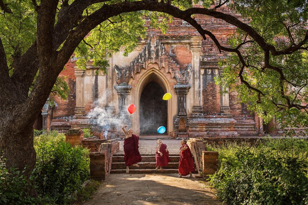 Taller de fotografia en la Pagoda Shwezigon en Myanmar
