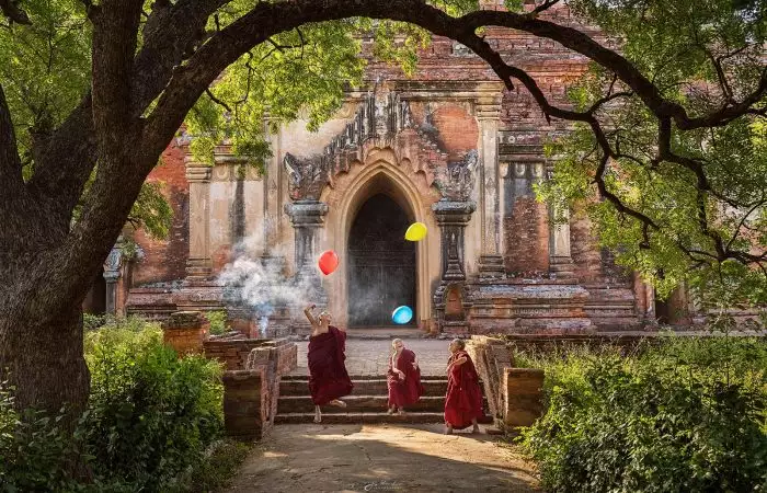 Taller de fotografia en la Pagoda Shwezigon en Myanmar