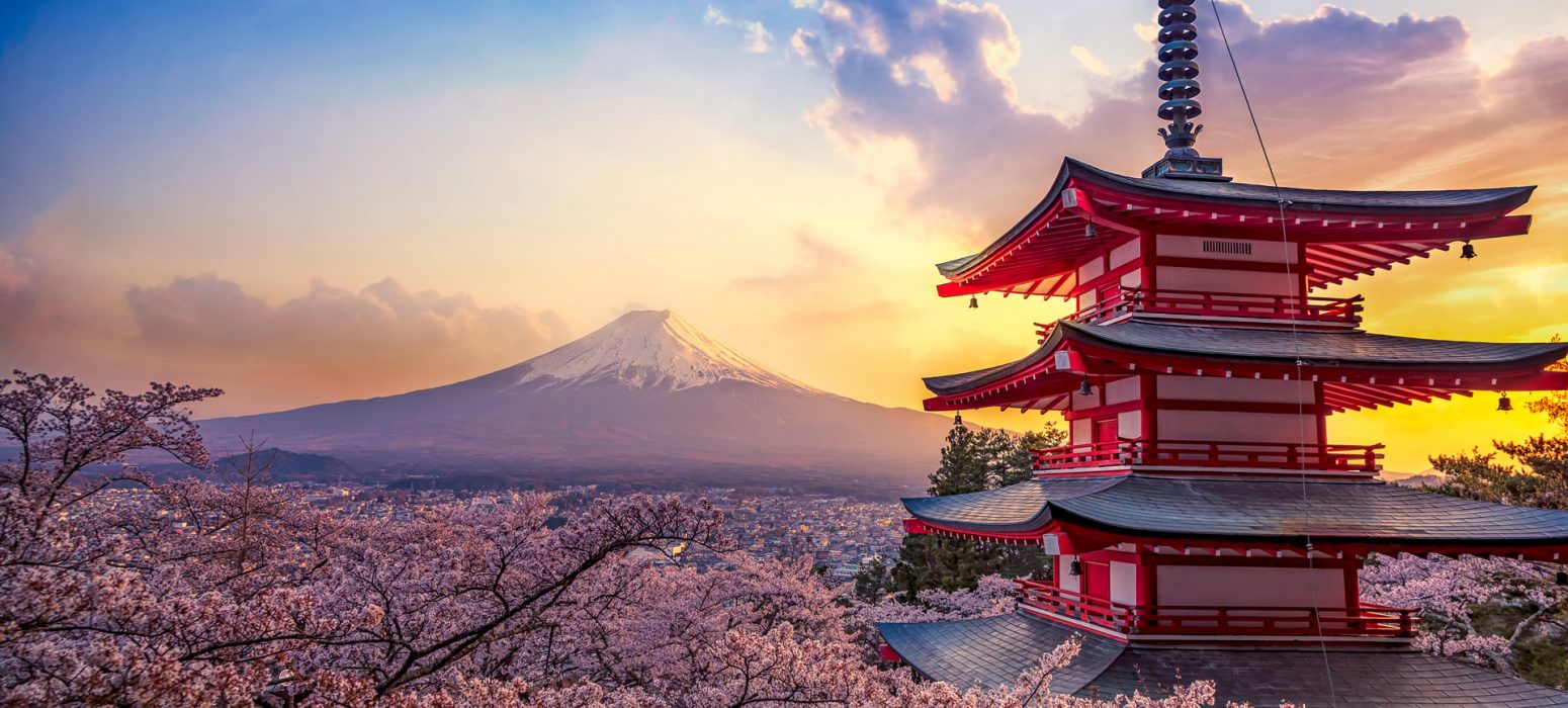 Pagoda Chureito y Fuji en Primavera, Japón