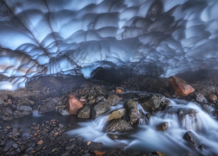 tour por las cuevas de hielo de Kamchatka, Rusia