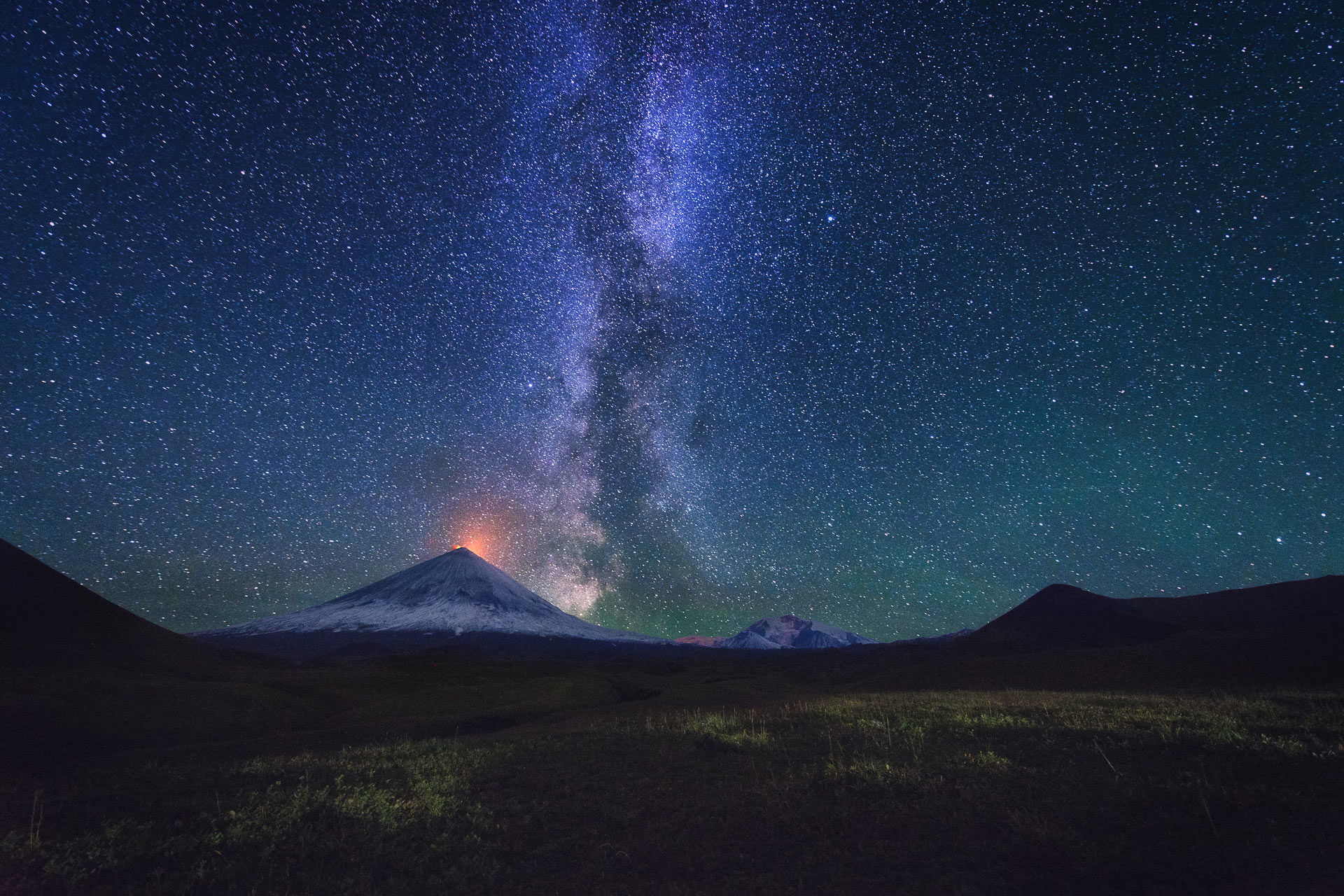 Видимое место звезды. Ночное небо Камчатка. Звездное небо Камчатки. Камчатка ночью. Звездное небо над Камчаткой.
