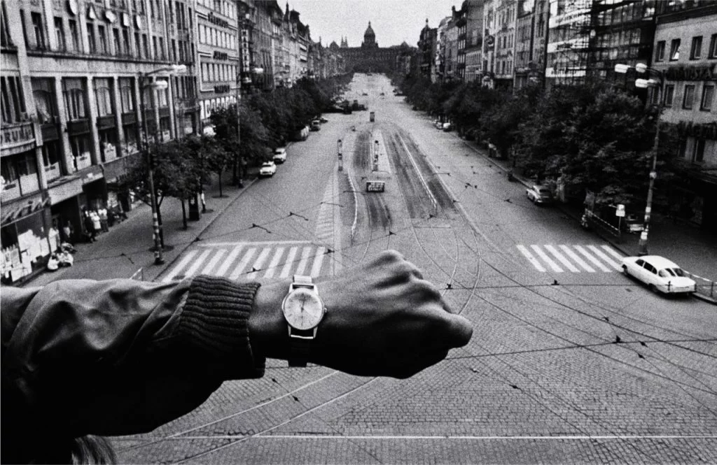 The 5 Best Photographer Books of all time! 8 Josef Koudelka- Exiles foto del libro