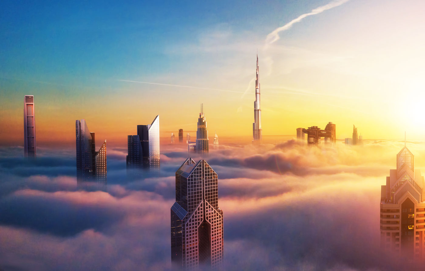 Vista del atardecer de Dubai con nubes