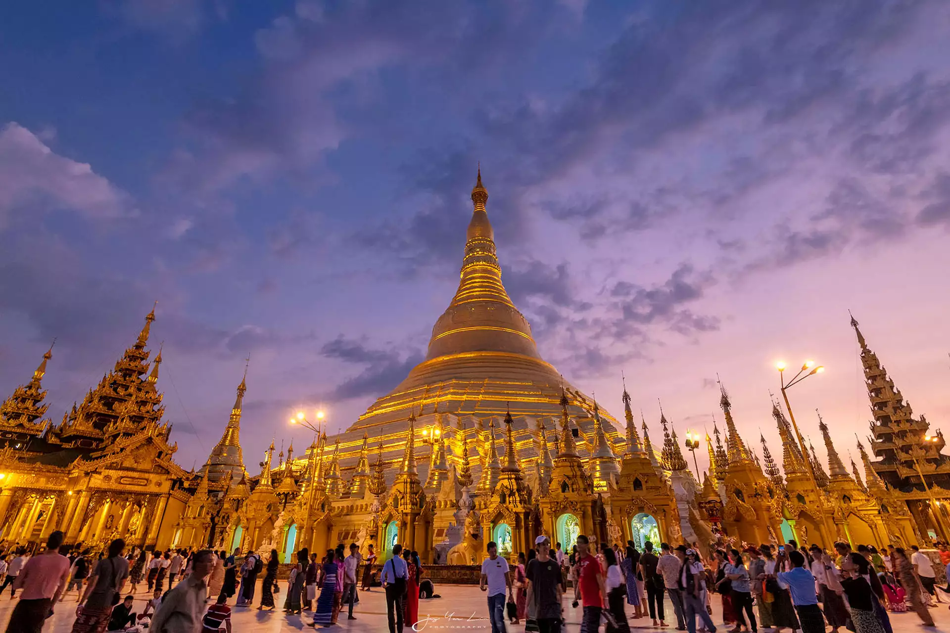 Golden-Shwedagon-Pagoda-Myanmar