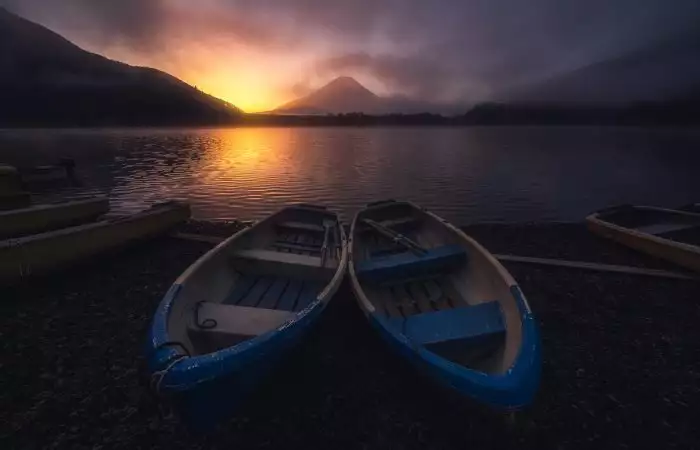 fuji lake boats sunrise